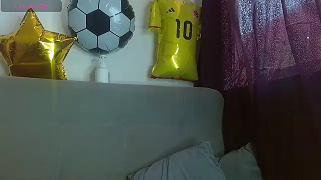 JuliethaFox online show from 4, 7, 2026