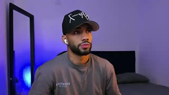 Snapshot of theo_sky1 chatting on 5, 11, 2025 theo sky1 online show from 5, 11, 2025