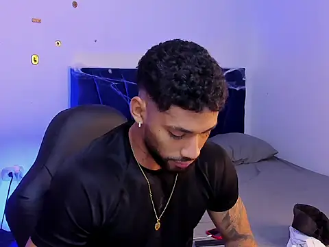 Snapshot of theo_sky1 chatting on 22, 10, 2025 theo sky1 online show from 22, 10, 2025