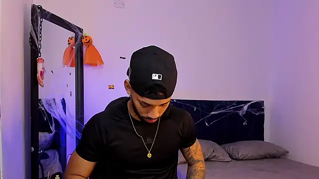 Snapshot of theo_sky1 chatting on 29, 10, 2025 theo sky1 online show from 29, 10, 2025