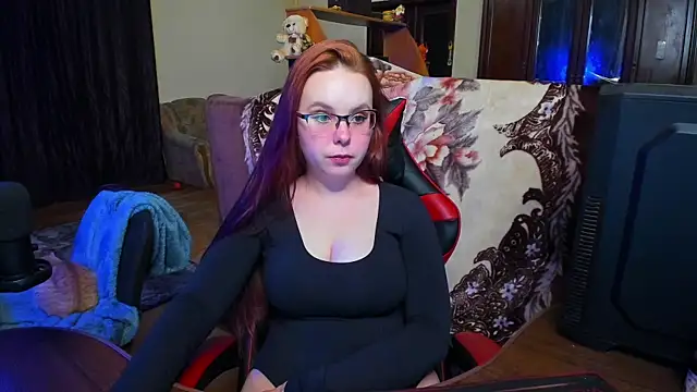 JustFoxyee online show from 28, 11, 2025