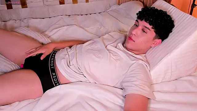 Snapshot of kai_zareck chatting on 8, 11, 2025 kai zareck online show from 8, 11, 2025