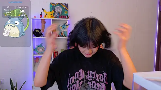 Sallie Doll online show from 14, 11, 2025