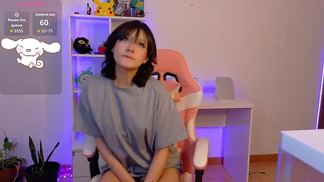 Sallie Doll online show from 21, 11, 2025