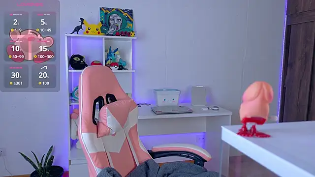 Sallie Doll online show from 8, 10, 2025