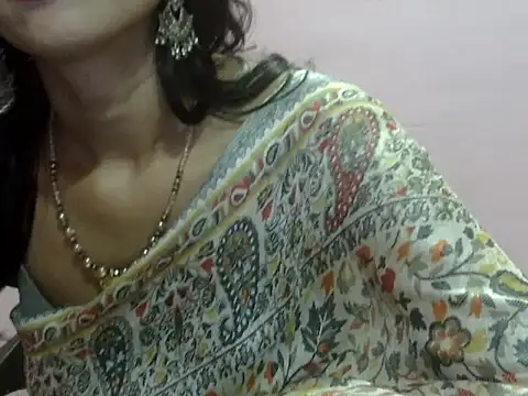 Snapshot of Laila_Cute chatting on 7, 7, 2026 Laila Cute online show from 7, 7, 2026