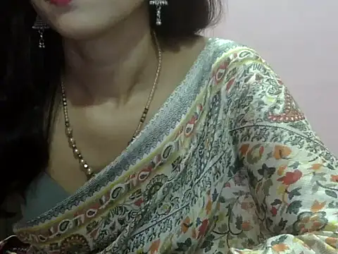 Snapshot of Laila_Cute chatting on 9, 7, 2026 Laila Cute online show from 9, 7, 2026