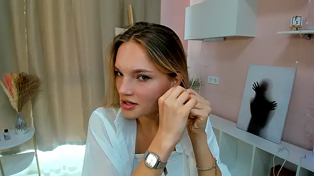 JulieLupo online show from 8, 10, 2025