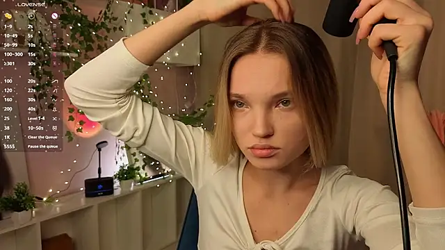 JulieLupo online show from 14, 11, 2025