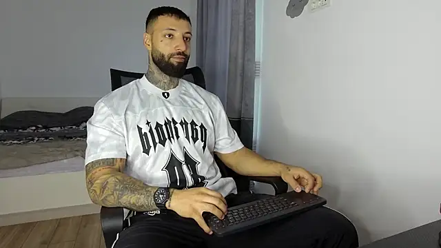 MasculineGuy99 online show from 15, 10, 2025