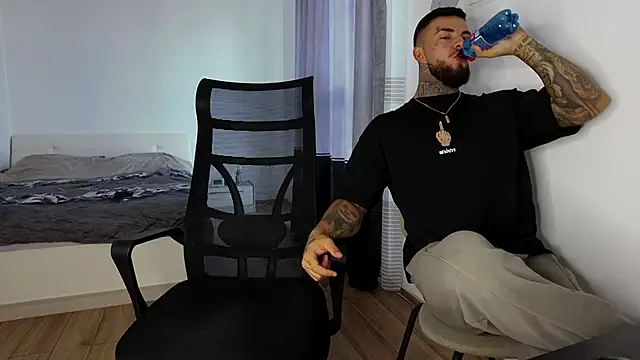 MasculineGuy99 online show from 3, 11, 2025