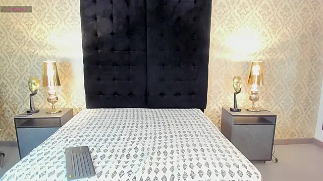 MolyBoston online show from 31, 10, 2025