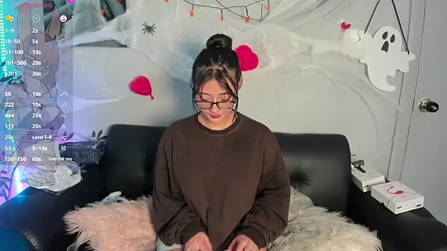 Snapshot of Hekate_20 chatting on 12, 10, 2025 Hekate 20 online show from 12, 10, 2025