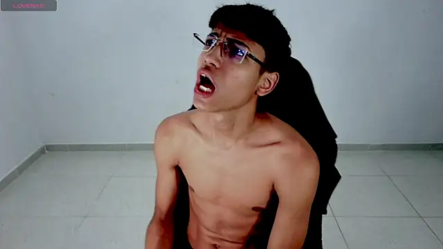 Im david02 online show from 7, 4, 2026