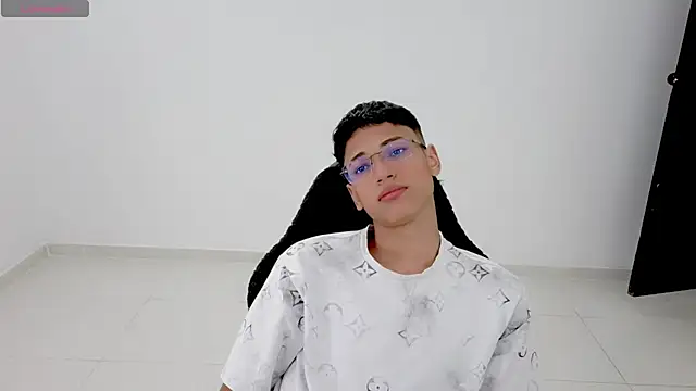 Im david02 online show from 13, 4, 2026