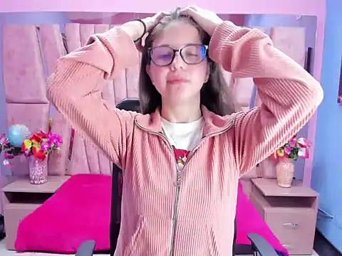 Snapshot of sarah_sweett_ chatting on 4, 10, 2025 sarah sweett online show from 4, 10, 2025