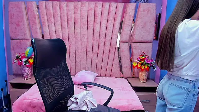 sarah sweett  online show from 18, 2, 2026