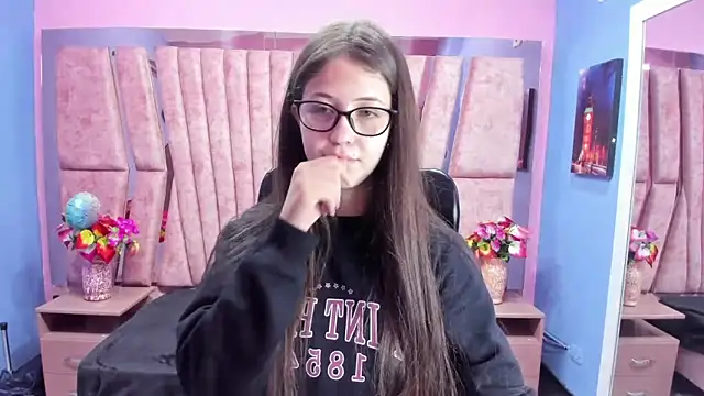 Snapshot of sarah_sweett_ chatting on 14, 10, 2025 sarah sweett online show from 14, 10, 2025