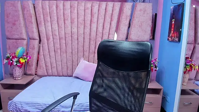 sarah sweett  online show from 25, 2, 2026