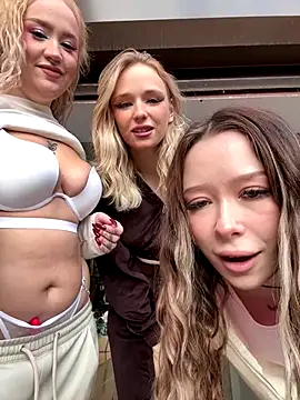 RollDolls online show from 30, 10, 2025