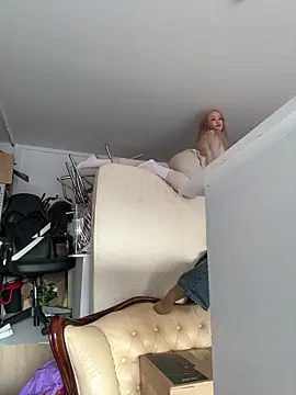 RollDolls online show from 27, 10, 2025