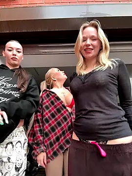 RollDolls online show from 1, 12, 2025