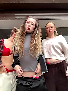 RollDolls online show from 20, 11, 2025