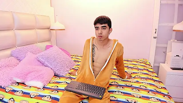 Hottie Guy online show from 6, 10, 2025