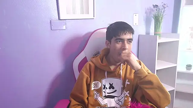 Hottie Guy online show from 21, 10, 2025