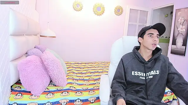 Hottie Guy online show from 28, 10, 2025