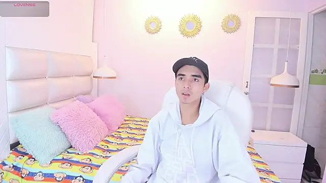 Hottie Guy online show from 30, 10, 2025