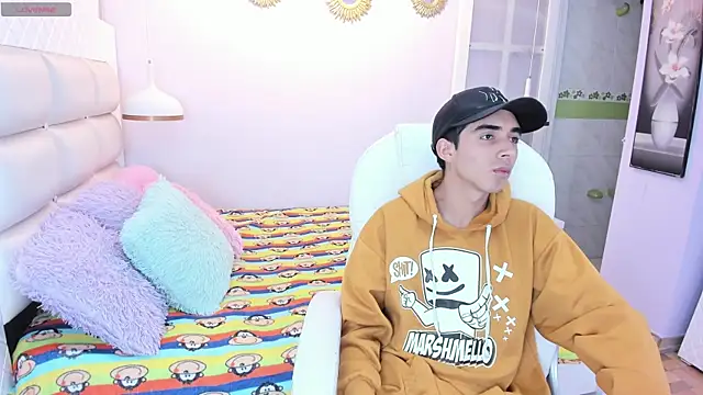 Hottie Guy online show from 27, 10, 2025