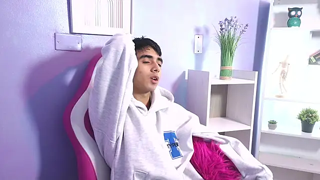 Hottie Guy online show from 20, 10, 2025