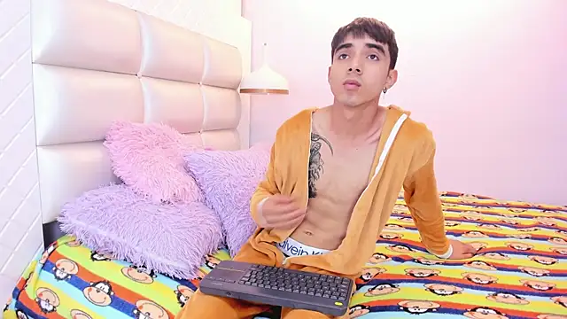 Hottie Guy online show from 8, 10, 2025