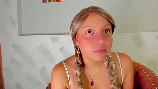 Snapshot of Molly_Logan chatting on 9, 2, 2026 Molly Logan online show from 9, 2, 2026