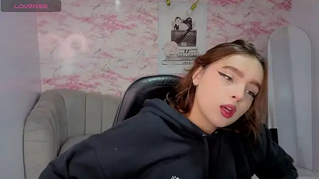 mia foster t online show from 10, 2, 2026