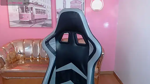 Snapshot of mia_foster_t chatting on 19, 12, 2025 mia foster t online show from 19, 12, 2025