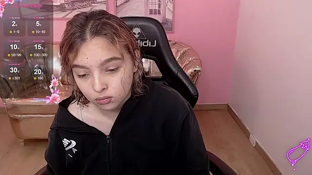 Snapshot of mia_foster_t chatting on 8, 11, 2025 mia foster t online show from 8, 11, 2025