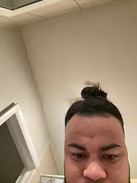 familia0210 online show from 4, 10, 2025