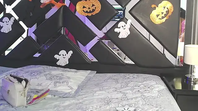 Charlotte ebony  online show from 22, 10, 2025