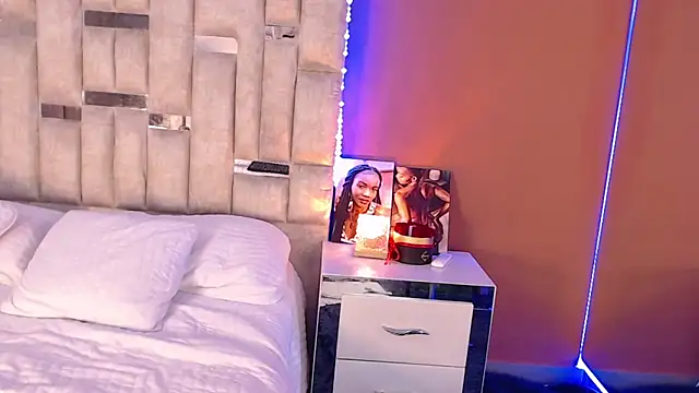 Emily knights online show from 25, 11, 2025