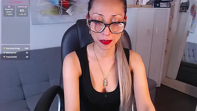 alexia james  online show from 13, 4, 2026