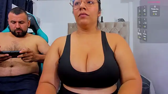 Snapshot of milo_mila01 chatting on 15, 11, 2025 milo mila01 online show from 15, 11, 2025