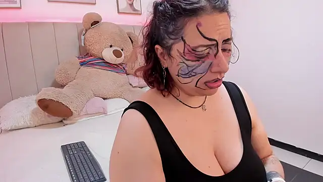 Snapshot of sam_von_tess chatting on 19, 10, 2025 sam von tess online show from 19, 10, 2025