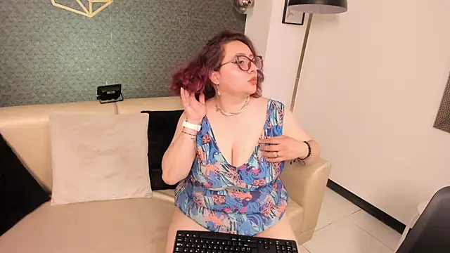 Snapshot of sam_von_tess chatting on 3, 10, 2025 sam von tess online show from 3, 10, 2025