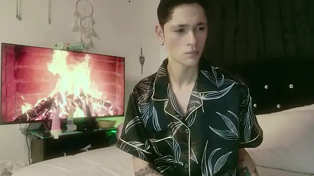 Tyler cat online show from 24, 10, 2025