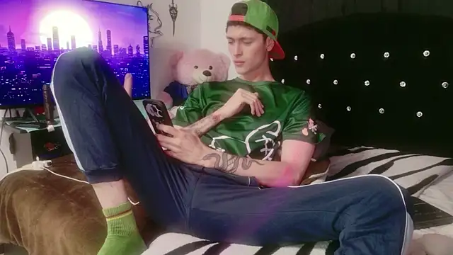 Tyler cat online show from 30, 11, 2025