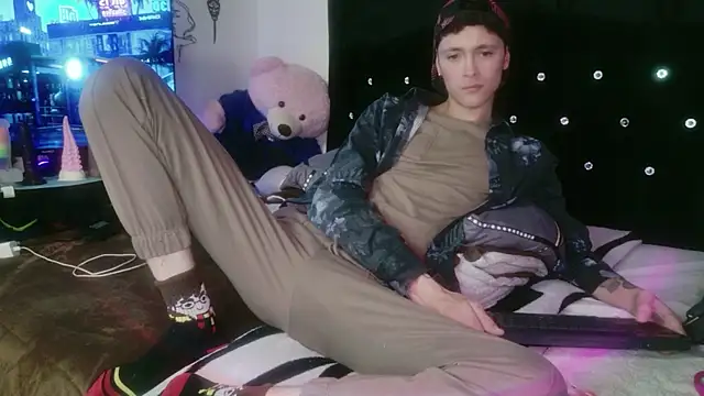 Tyler cat online show from 24, 11, 2025