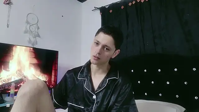 Tyler cat online show from 15, 10, 2025