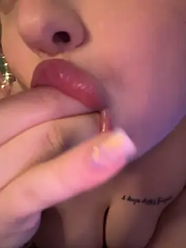 KellyMoors online show from 20, 2, 2026